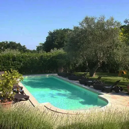 빌라 Sleeps 8 Pool Air Con Wifi 파노